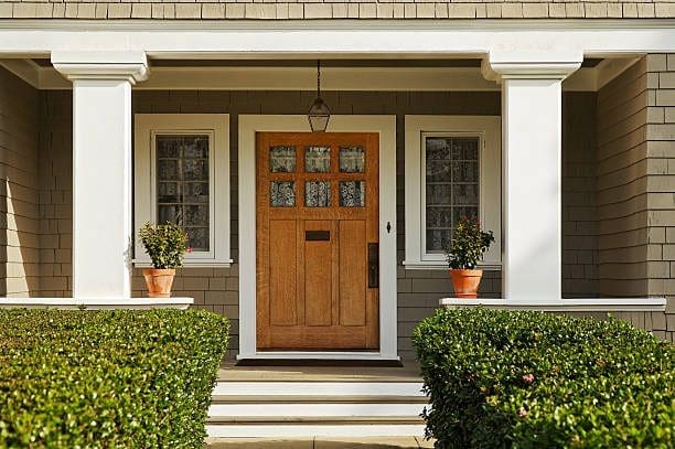 Porch Pillar Staining 02