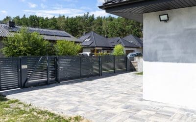 A Modern Panel Fence In Anthracite Color A Visibl 2023 11 27 05 29 47 Utc 1 Cedar Wood Fence Benefits For Hot Texas Summers